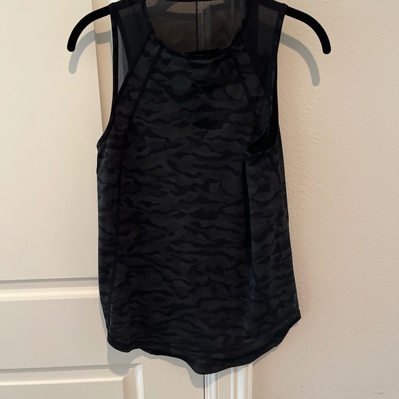 Lululemon camo top - Picture 1 of 2